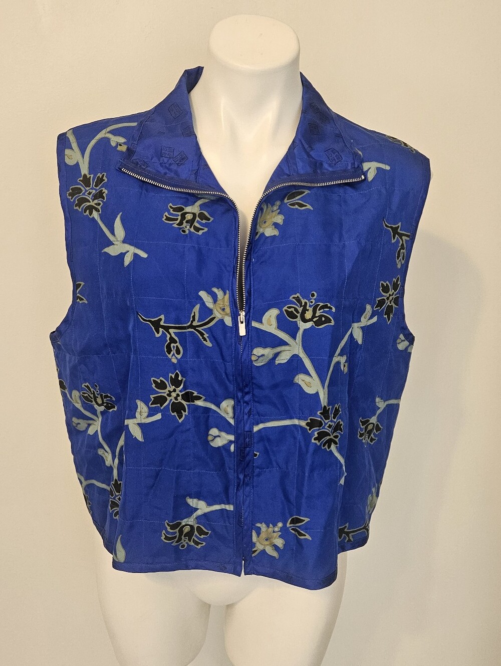 Vintage Chico's Design royal blue floral full-zip 100% silk vest